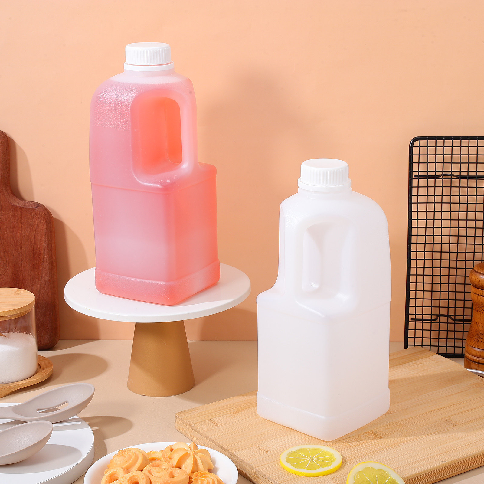 Food Storage Large Plastic Containers - 3個入り 大容量 2ガロン ウォーターストレージジャグ キャップ付き 持ち運びやすいハンドル