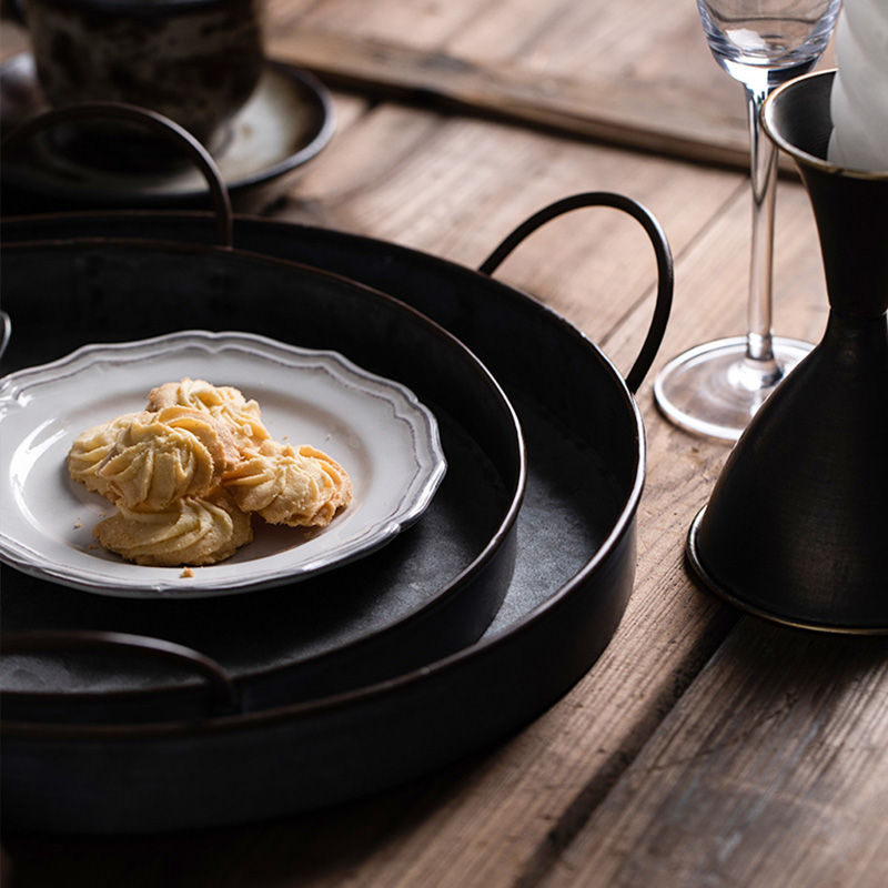 ハンドル付きのレトロなヨーロッパの丸い鉄のプレート,金属製の - Food Storage For Restaurant のレビューと価格